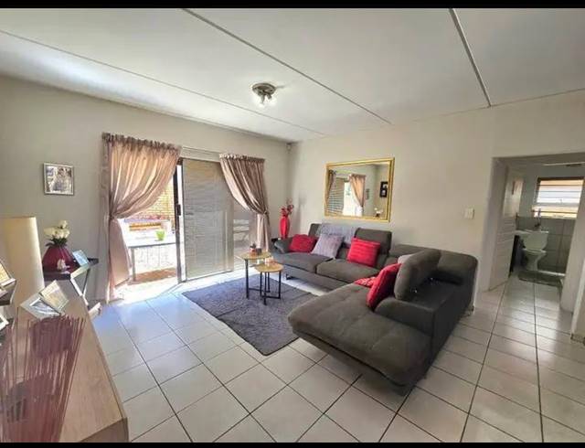 2 BEDROOM TOWNHOUSE FOR SALE IN GERMISTON WEST